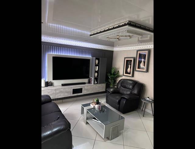 3 BEDROOM HOUSE FOR SALE IN DAWN PARK